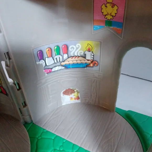 Fisher Price Little People Lil' Kingdom Castle 2003 - Picture 3 of 8